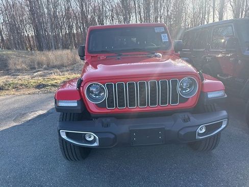 Used 2025 Jeep Wrangler Unlimited Sahara image 5