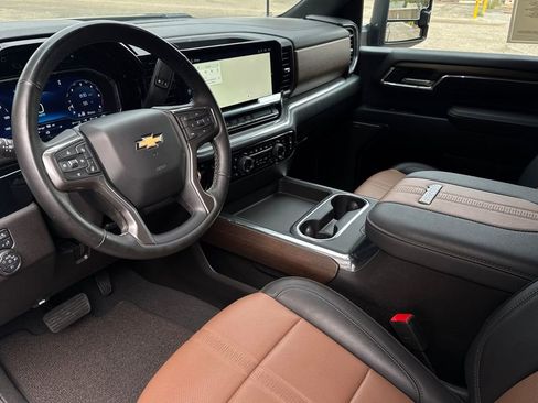Certified 2024 Chevrolet Silverado 3500 High Country AWD/4WD image 10