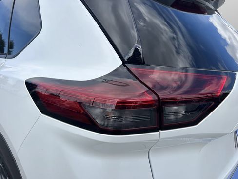 Used 2024 Nissan Rogue SL FWD image 14