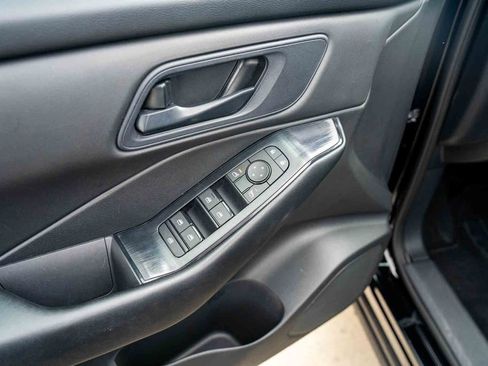 Used 2024 Nissan Rogue S FWD image 12