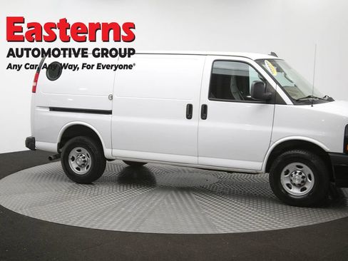 Used 2021 Chevrolet Express 3500 w/ Driver Convenience Package RWD image 43