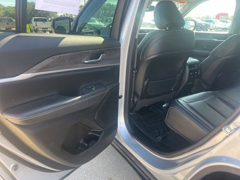 Used 2024 Jeep Grand Cherokee Limited w/ Black Appearance Package image 40