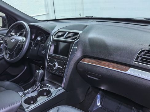 Used 2019 Ford Explorer Limited w/ Ford Safe & Smart Package image 29