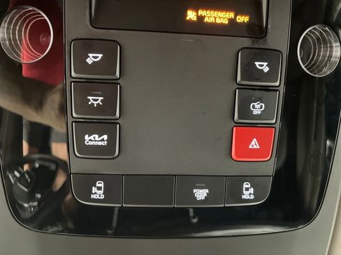 Used 2025 Kia Carnival FWD image 67