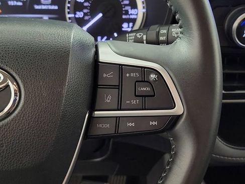 Used 2023 Toyota Highlander LE FWD image 26