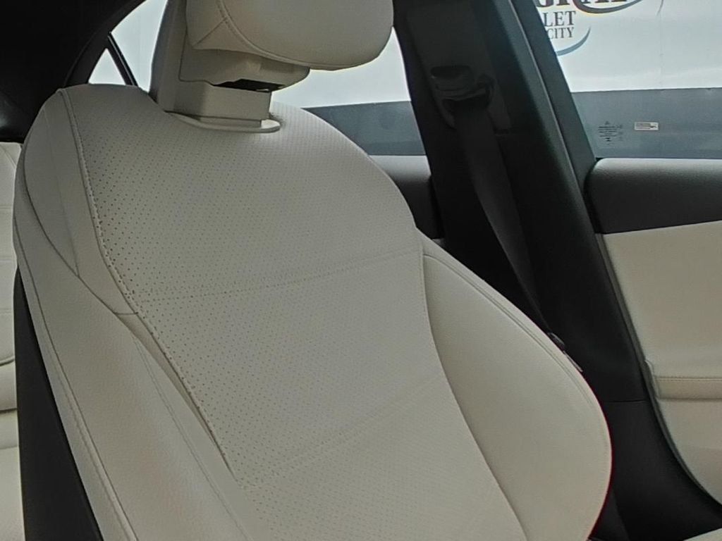 Used 2023 Mercedes-Benz C 300 Sedan w/ Exclusive Trim Package image 11
