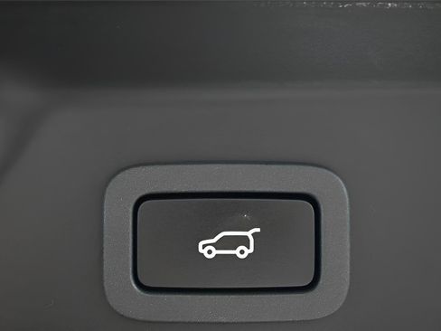 Used 2019 Land Rover Range Rover Velar R-Dynamic SE AWD/4WD image 17