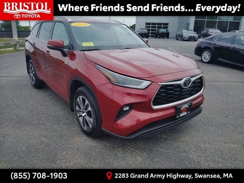 Used 2021 Toyota Highlander XLE AWD/4WD image 1