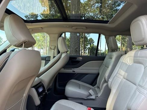 Certified 2024 Lincoln Aviator Reserve AWD/4WD image 22