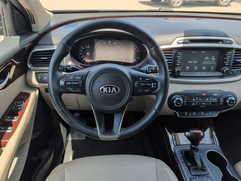 Used 2018 Kia Sorento EX FWD image 12