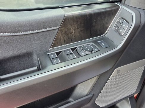 Used 2025 Ford F250 Lariat w/ Black Appearance Package image 27