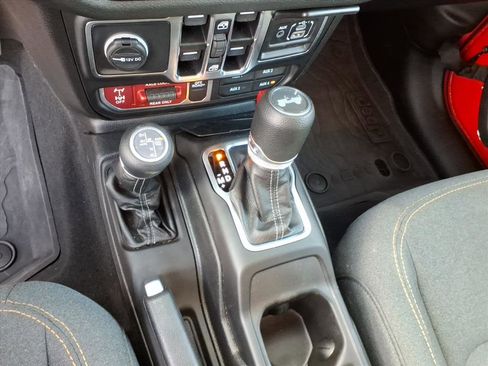 Used 2025 Jeep Wrangler Willys image 34