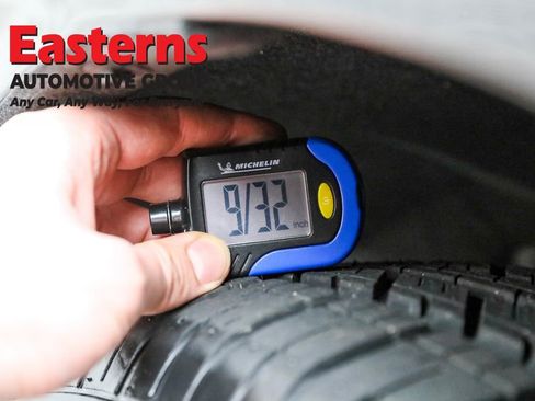 Used 2023 Chrysler Pacifica Touring-L image 27