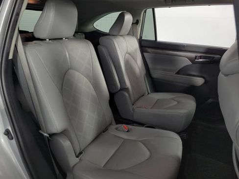 Used 2020 Toyota Highlander Platinum AWD/4WD image 18