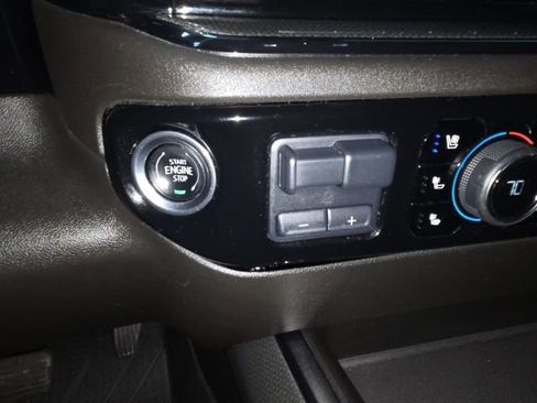 Used 2024 Chevrolet Silverado 2500 ZR2 w/ Technology Package image 42