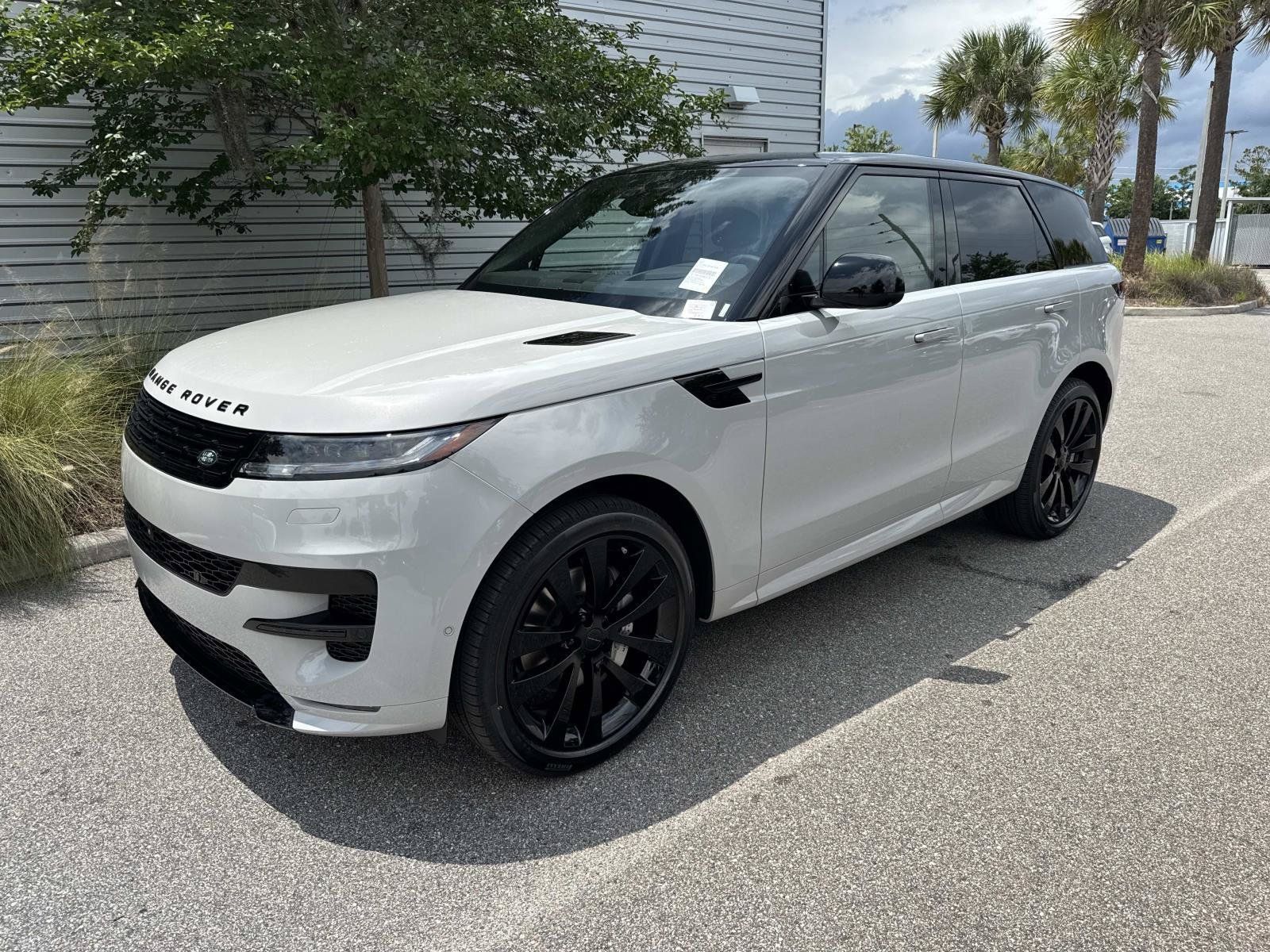 New 2026 Land Rover Range Rover Sport Dynamic SE AWD/4WD image 1