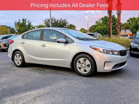 Used 2017 Kia Forte LX FWD image 2