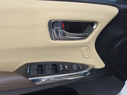 Used 2018 Toyota Avalon XLE Premium image 12