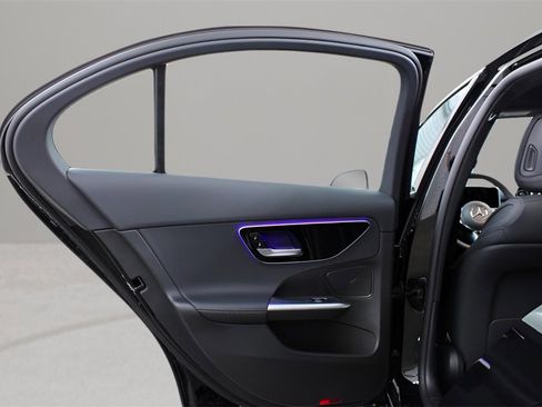 Used 2025 Mercedes-Benz C 300 Sedan image 18