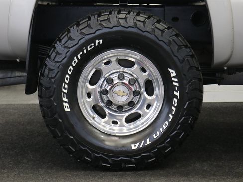 Used 2005 Chevrolet Silverado 2500 LS w/ Heavy-Duty Power Package image 51