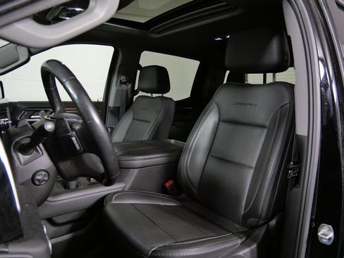 Used 2024 GMC Sierra 1500 Denali AWD/4WD image 11