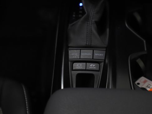 Used 2025 Toyota Camry SE w/ Multimedia Upgrade Package image 19