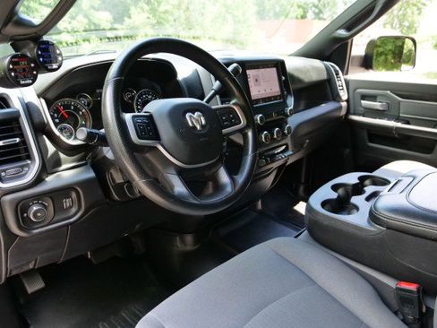Used 2022 RAM 2500 Big Horn AWD/4WD image 2
