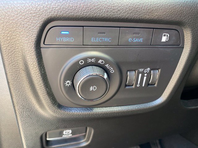 Used 2023 Jeep Grand Cherokee Overland w/ Advanced Protech Group III AWD/4WD image 19