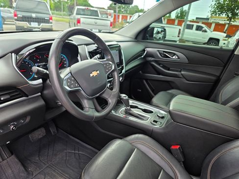 Used 2019 Chevrolet Traverse Premier w/ LPO, Blackout Package AWD/4WD image 9
