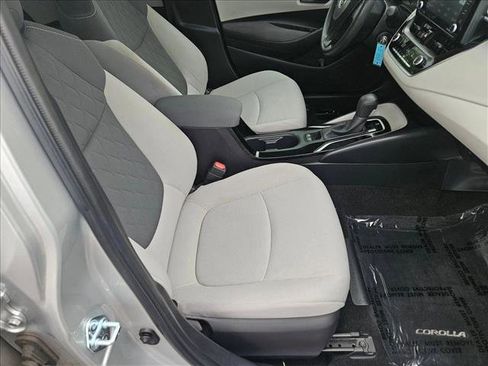 Used 2022 Toyota Corolla LE w/ Carpet Mat Package (TMS) FWD image 19