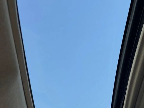 Used 2011 Toyota Highlander SE w/ Tow Pkg image 17