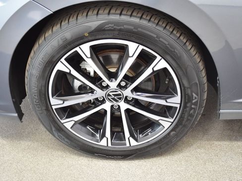 Used 2025 Volkswagen Jetta Sport FWD image 36