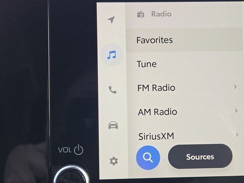 Used 2023 Toyota Highlander LE image 17