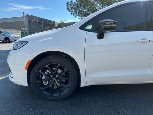 New 2026 Chrysler Pacifica Select w/ S Appearance Package AWD/4WD image 27