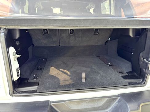 Used 2024 Jeep Wrangler Unlimited Sahara image 9