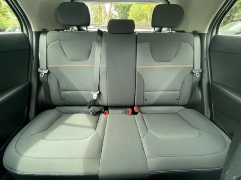 Used 2026 Kia Niro LX FWD image 36