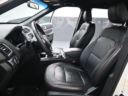 Used 2018 Ford Explorer Sport image 10