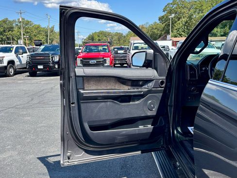 Used 2019 Ford Expedition Max Limited w/ Texas Edition Package image 15