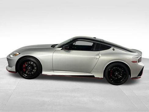 Used 2025 Nissan Z NISMO w/ Floor Mat Package RWD image 9