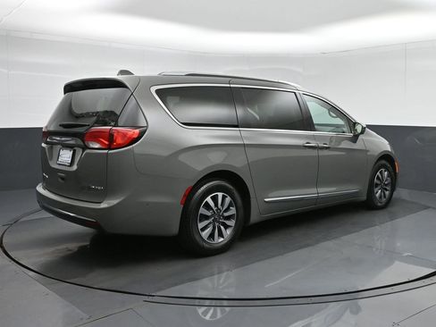 Used 2020 Chrysler Pacifica Limited w/ Advanced Safetytec Group image 7