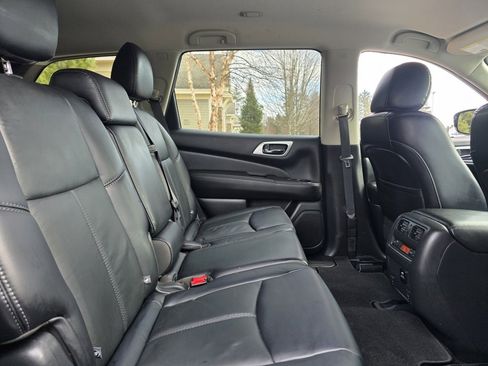 Used 2017 Nissan Pathfinder SL image 28