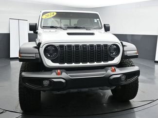 Used 2024 Jeep Gladiator Mojave w/ Technology Group AWD/4WD video 3