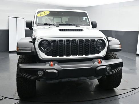 Used 2024 Jeep Gladiator Mojave w/ Technology Group AWD/4WD image 3