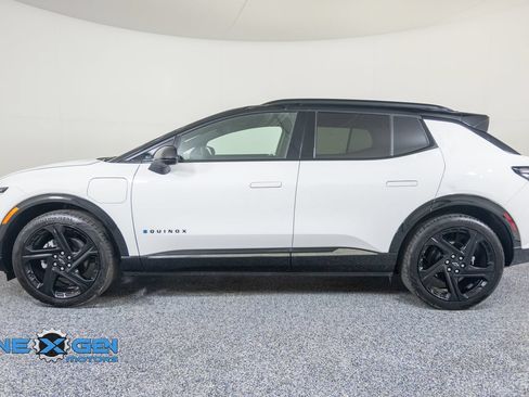 Used 2024 Chevrolet Equinox EV RS FWD image 4