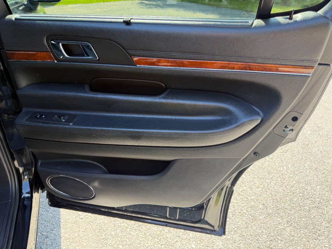 Used 2015 Lincoln MKT AWD image 41