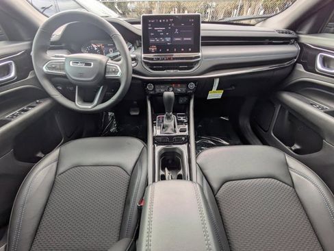 New 2026 Jeep Compass Latitude image 13