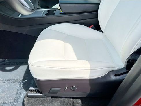 Used 2022 Tesla Model Y Performance AWD/4WD image 17