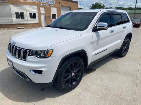 Used 2017 Jeep Grand Cherokee Limited AWD/4WD image 2