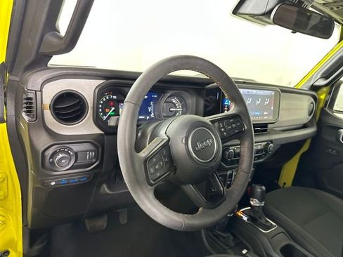 Used 2024 Jeep Wrangler Unlimited image 13