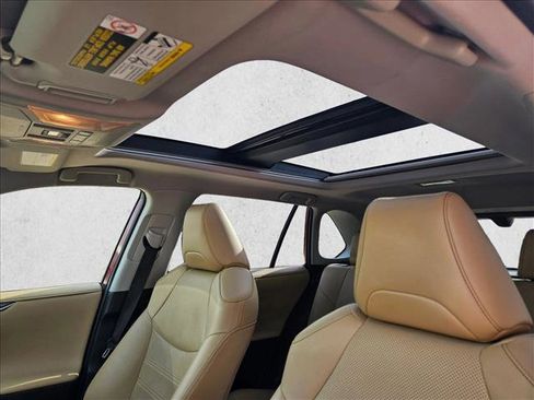 Used 2020 Toyota RAV4 Limited image 16